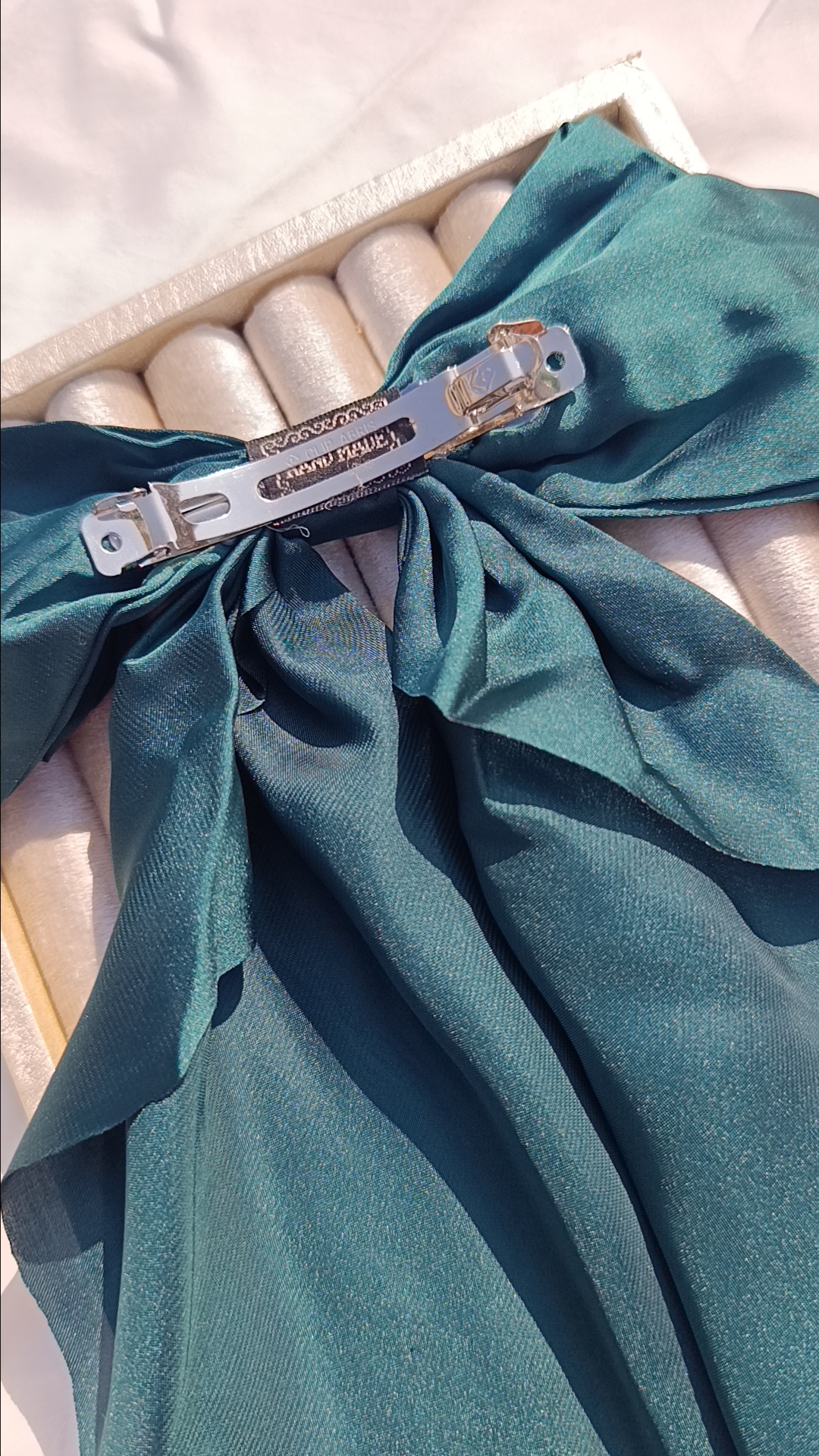 The Emerald Drape Bow - Image 3