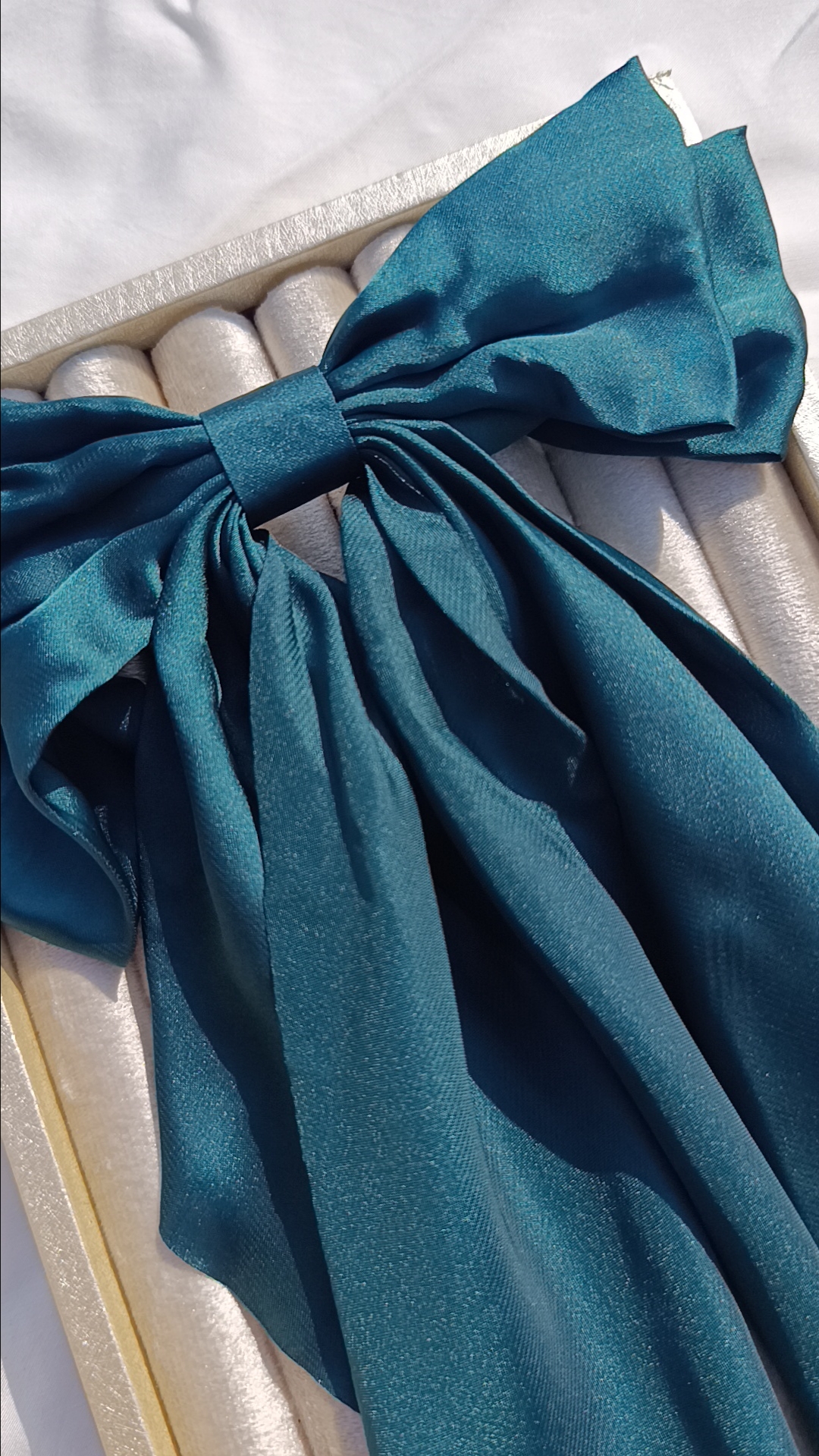 The Emerald Drape Bow - Image 2