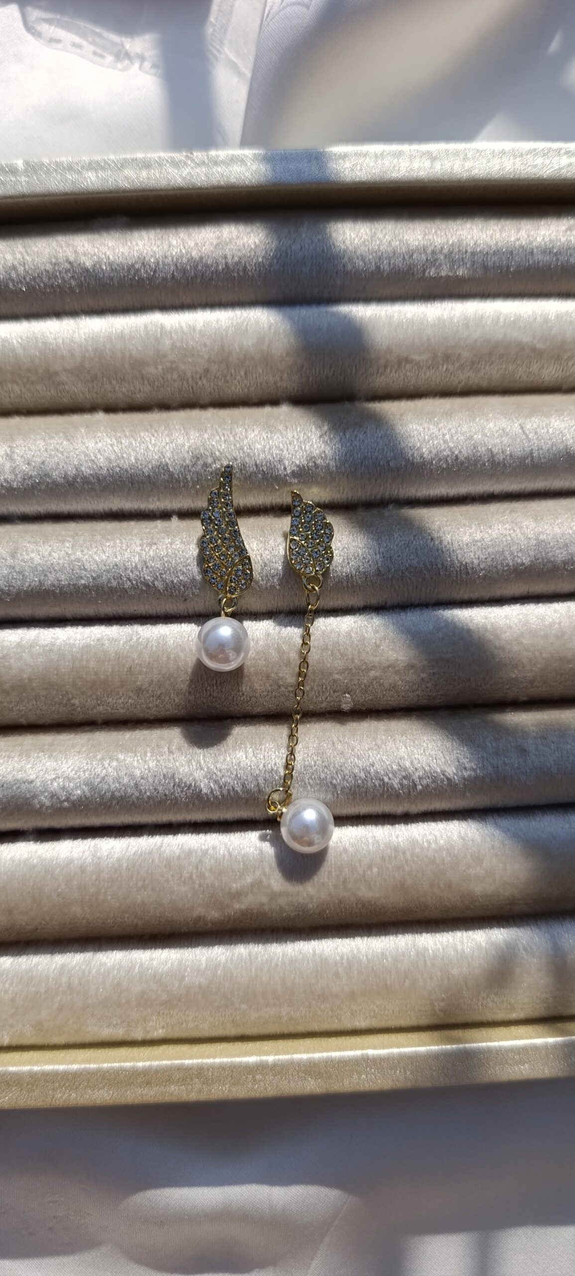 Winged Pearl Asymmetric Drops