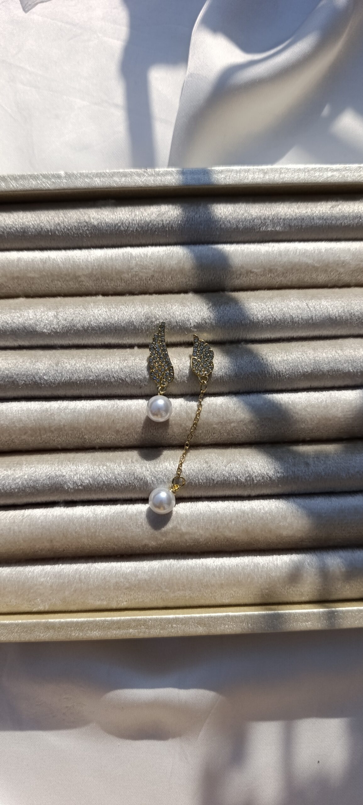 Winged Pearl Asymmetric Drops - Image 2