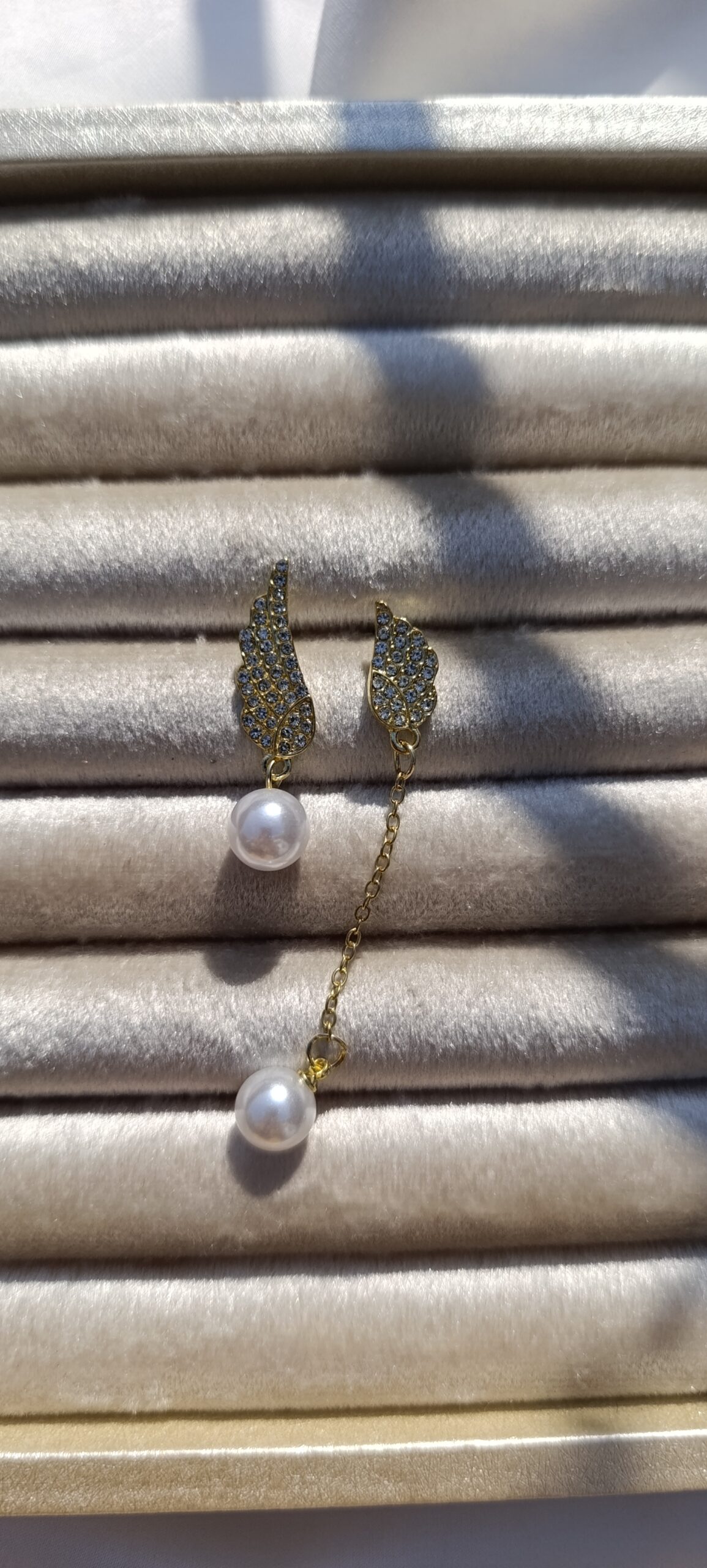 Winged Pearl Asymmetric Drops - Image 3