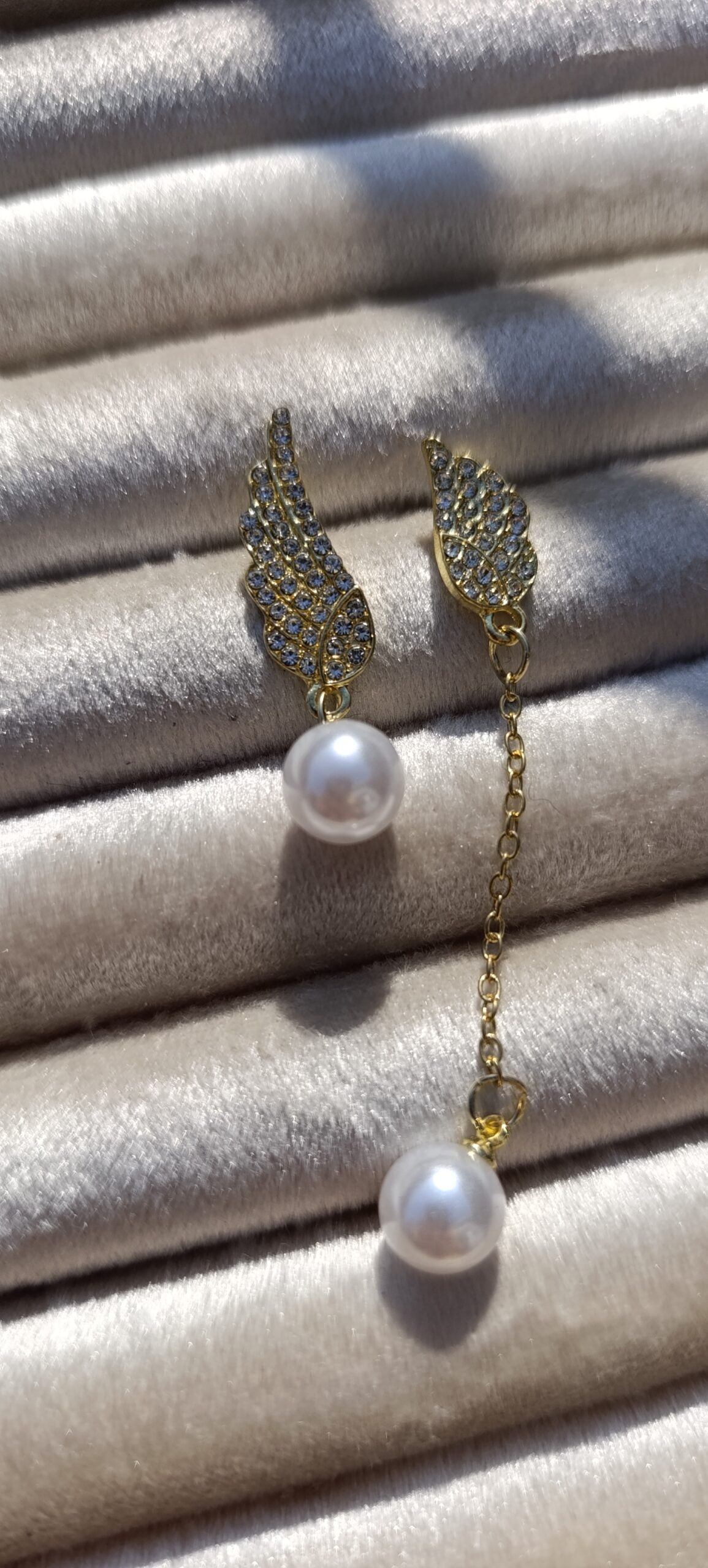 Winged Pearl Asymmetric Drops - Image 4