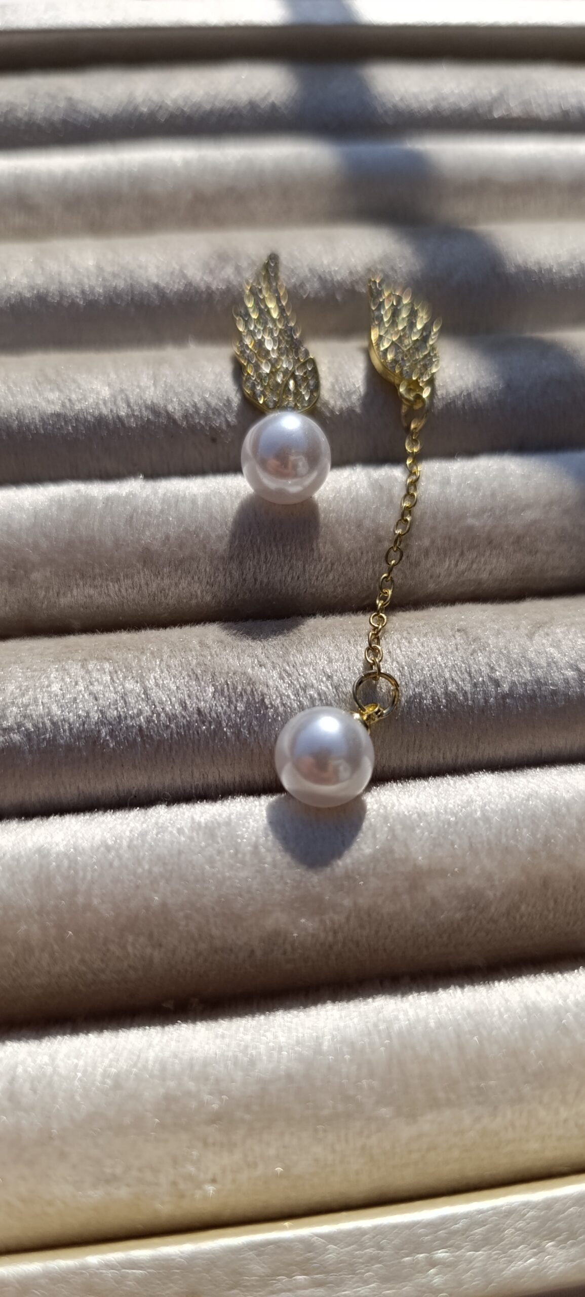 Winged Pearl Asymmetric Drops - Image 5