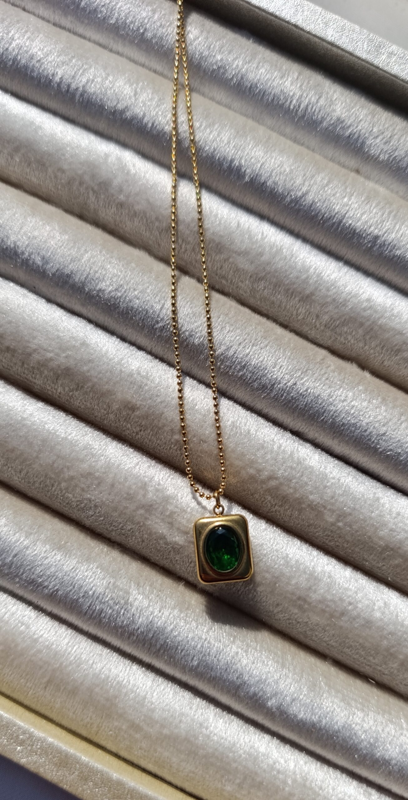 Emerald Green Oval Cabochon Necklace - Image 3