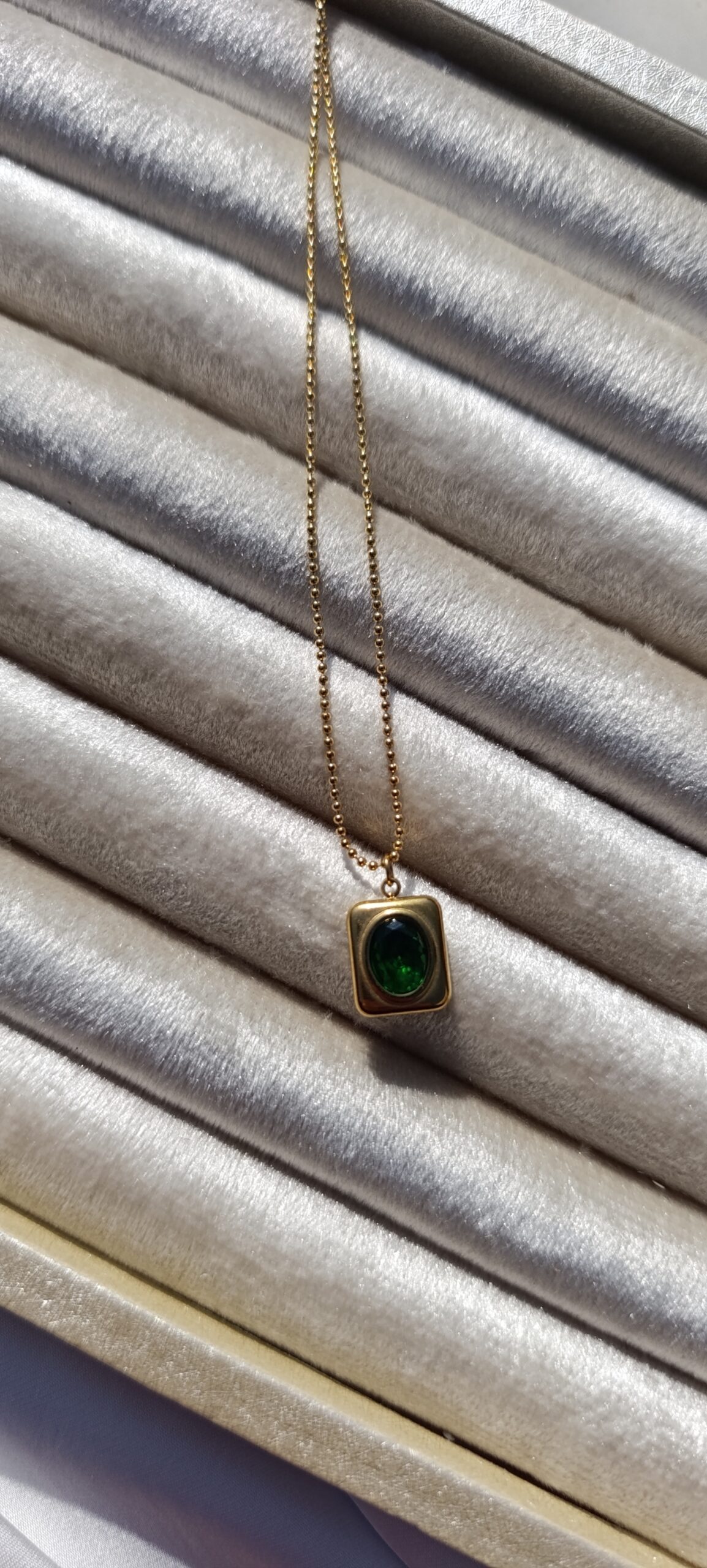 Emerald Green Oval Cabochon Necklace - Image 4