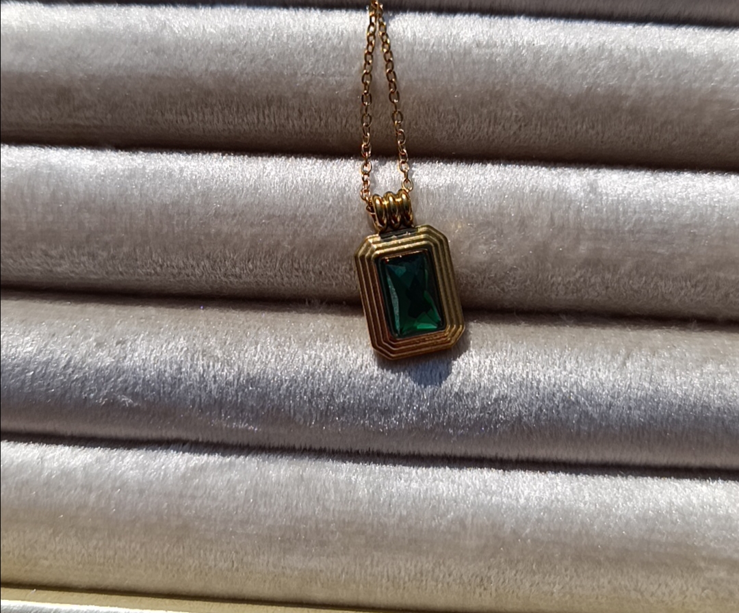 Emerald Green Oval Cabochon Necklace - Image 2